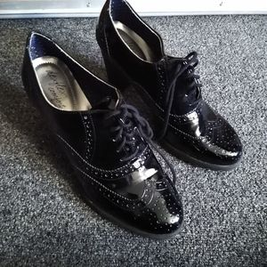 Shiny black tie booties